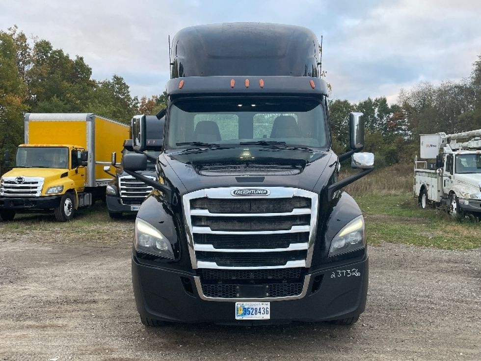 2019 Freightliner T12664ST Day Cab Tractor