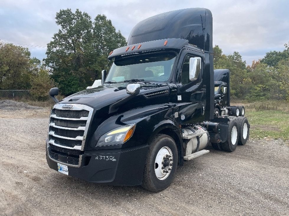 2019 Freightliner T12664ST Day Cab Tractor