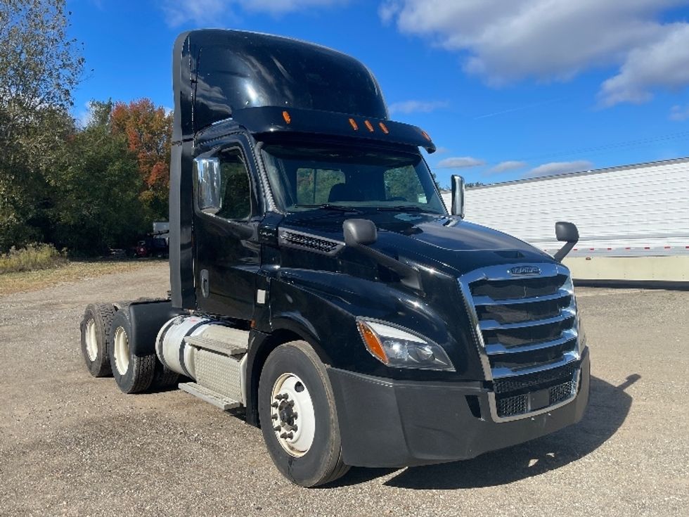 Day Cab Tractor-Heavy Duty Tractors-Freightliner-2019-T12664ST-Battle Creek-MI-618,448\n\t\tmiles-$ 33,250 - Image 1