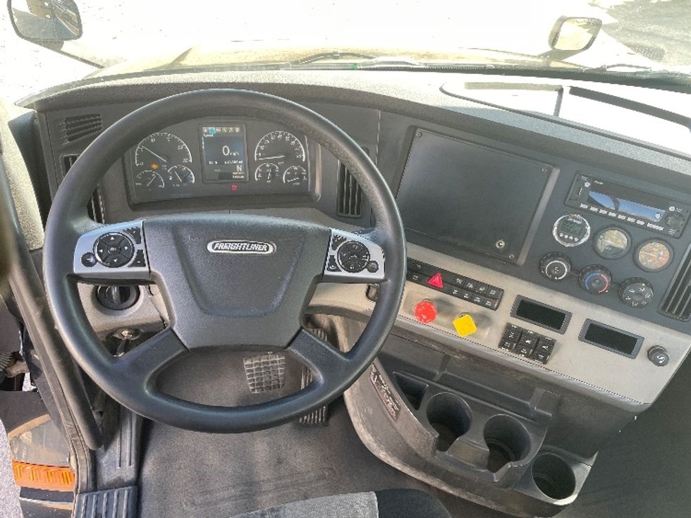 Day Cab Tractor-Heavy Duty Tractors-Freightliner-2019-T12664ST-Battle Creek-MI-618,448\n\t\tmiles-$ 33,250 - Image 11