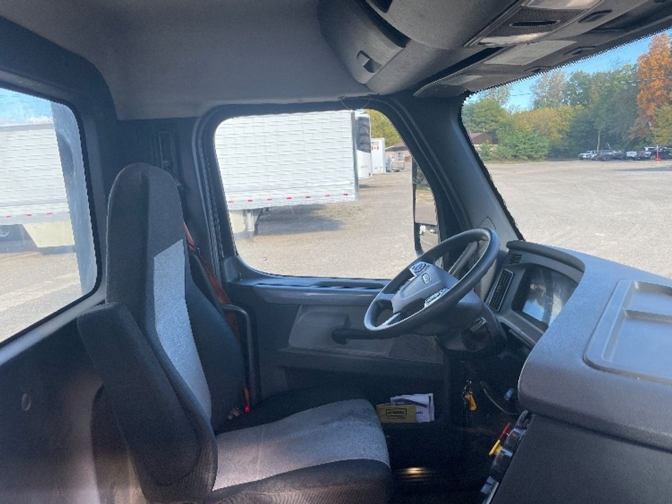 Day Cab Tractor-Heavy Duty Tractors-Freightliner-2019-T12664ST-Battle Creek-MI-618,448\n\t\tmiles-$ 33,250 - Image 14