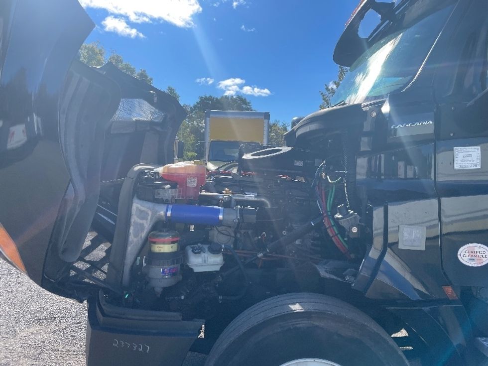 Day Cab Tractor-Heavy Duty Tractors-Freightliner-2019-T12664ST-Battle Creek-MI-618,448\n\t\tmiles-$ 33,250 - Image 16