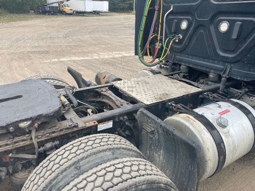 Day Cab Tractor-Heavy Duty Tractors-Freightliner-2019-T12664ST-Battle Creek-MI-618,448\n\t\tmiles-$ 33,250 - Image 17