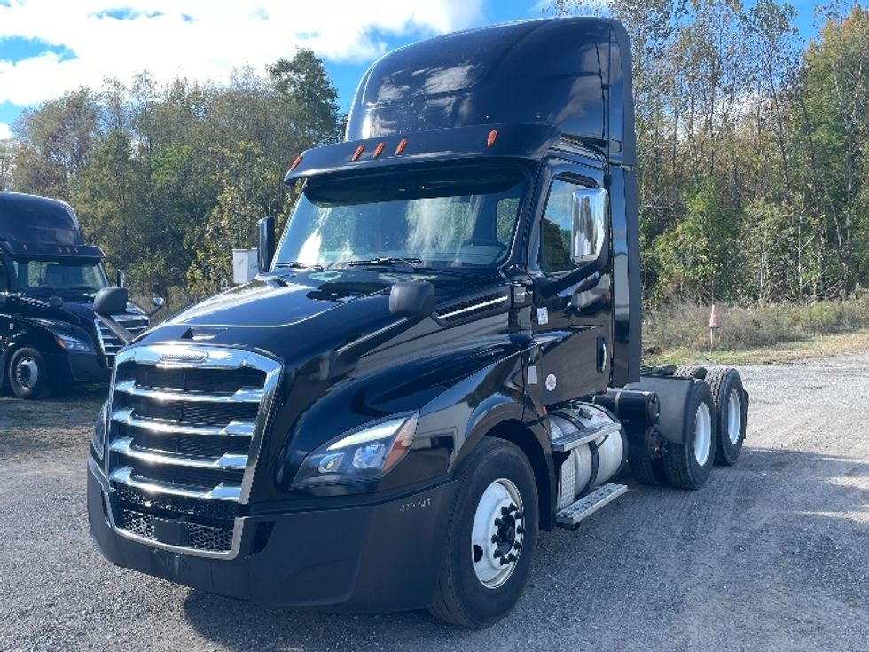 Day Cab Tractor-Heavy Duty Tractors-Freightliner-2019-T12664ST-Battle Creek-MI-618,448\n\t\tmiles-$ 33,250 - Image 3