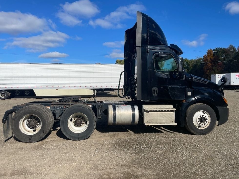 Day Cab Tractor-Heavy Duty Tractors-Freightliner-2019-T12664ST-Battle Creek-MI-618,448\n\t\tmiles-$ 33,250 - Image 8