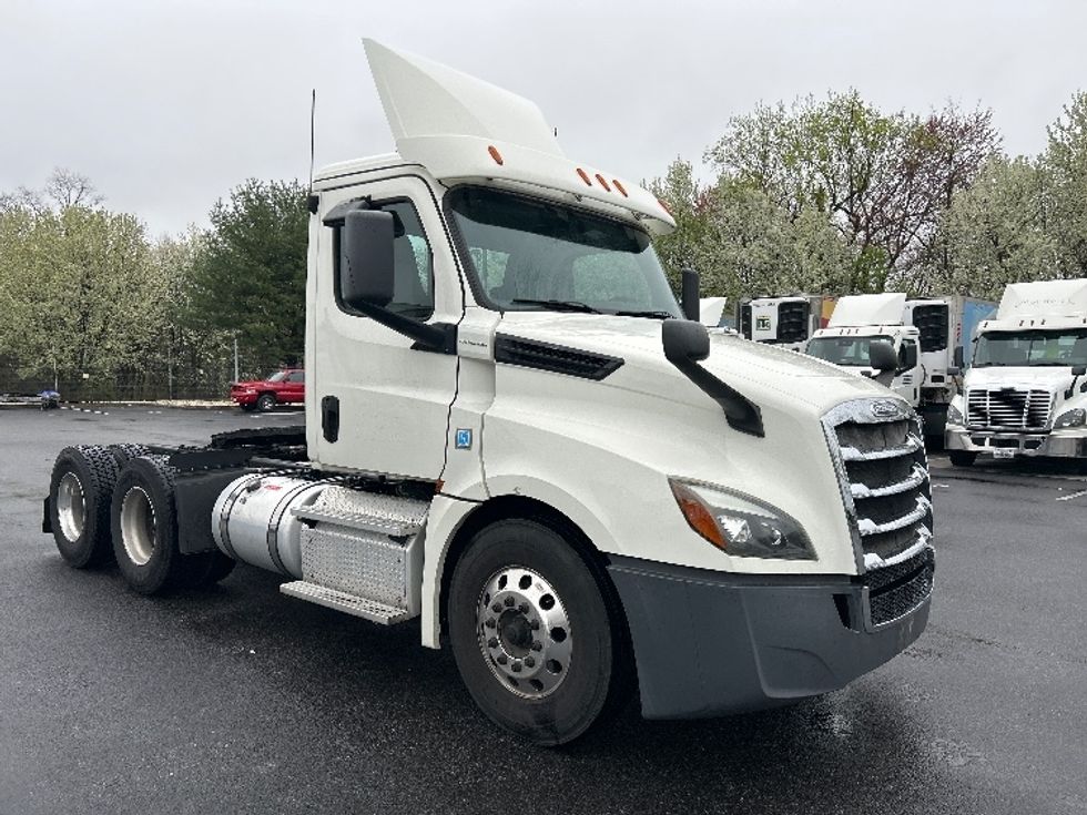Day Cab Tractor-Heavy Duty Tractors-Freightliner-2019-T12664ST-Belcamp-MD-189,113\n\t\tmiles-$ 52,250 - Image 1