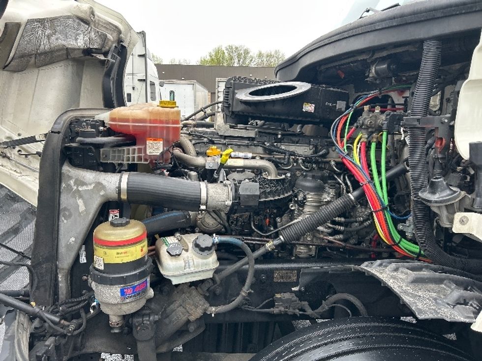 Day Cab Tractor-Heavy Duty Tractors-Freightliner-2019-T12664ST-Belcamp-MD-189,113\n\t\tmiles-$ 52,250 - Image 16