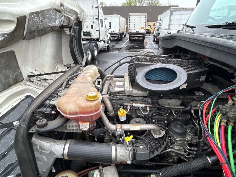 Day Cab Tractor-Heavy Duty Tractors-Freightliner-2019-T12664ST-Belcamp-MD-189,113\n\t\tmiles-$ 52,250 - Image 18