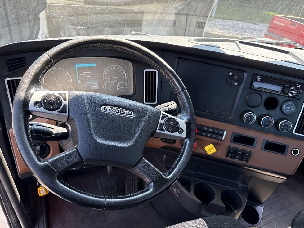 Day Cab Tractor-Heavy Duty Tractors-Freightliner-2019-T12664ST-Belcamp-MD-471,223\n\t\tmiles-$ 41,750 - Image 11