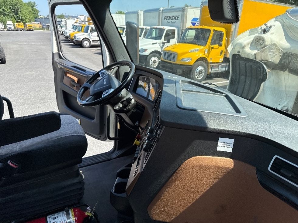 Day Cab Tractor-Heavy Duty Tractors-Freightliner-2019-T12664ST-Belcamp-MD-471,223\n\t\tmiles-$ 41,750 - Image 14