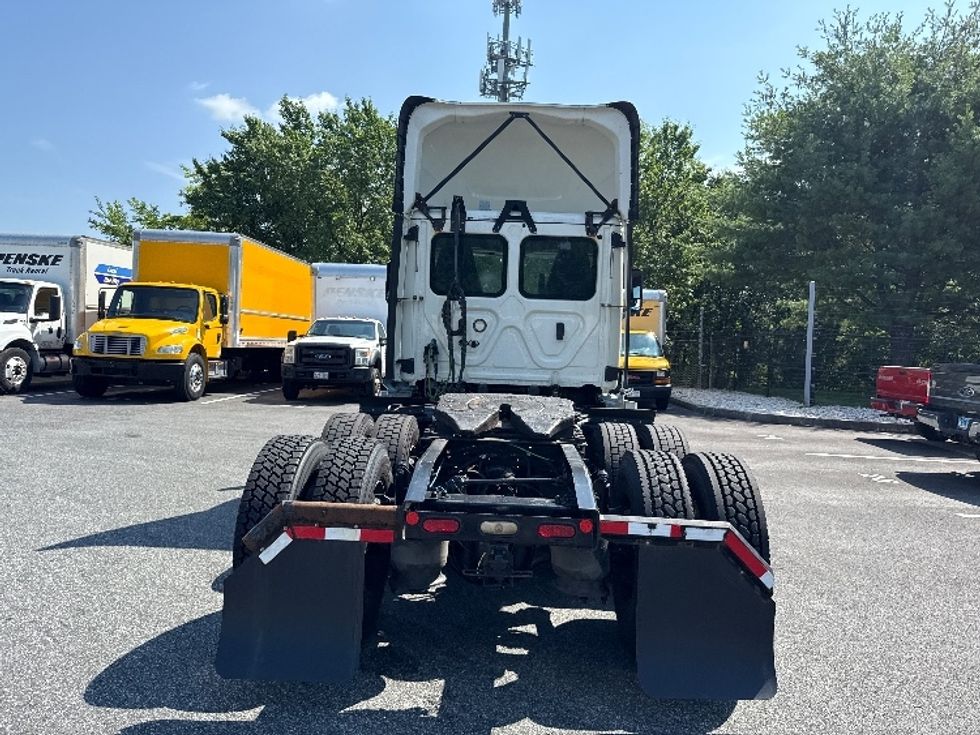 Day Cab Tractor-Heavy Duty Tractors-Freightliner-2019-T12664ST-Belcamp-MD-471,223\n\t\tmiles-$ 41,750 - Image 6