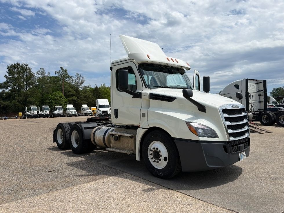 Day Cab Tractor-Heavy Duty Tractors-Freightliner-2019-T12664ST-Belden-MS-260,450\n\t\tmiles-$ 47,500 - Image 1