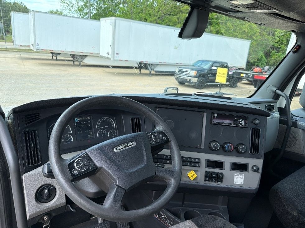 Day Cab Tractor-Heavy Duty Tractors-Freightliner-2019-T12664ST-Belden-MS-260,450\n\t\tmiles-$ 47,500 - Image 10