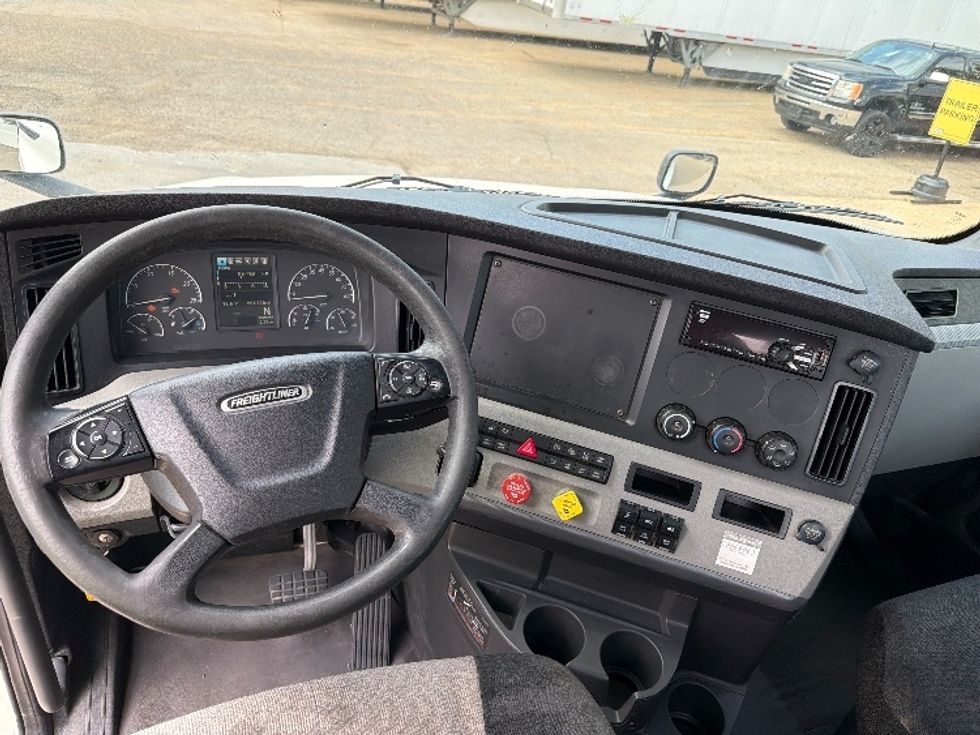 Day Cab Tractor-Heavy Duty Tractors-Freightliner-2019-T12664ST-Belden-MS-260,450\n\t\tmiles-$ 47,500 - Image 11