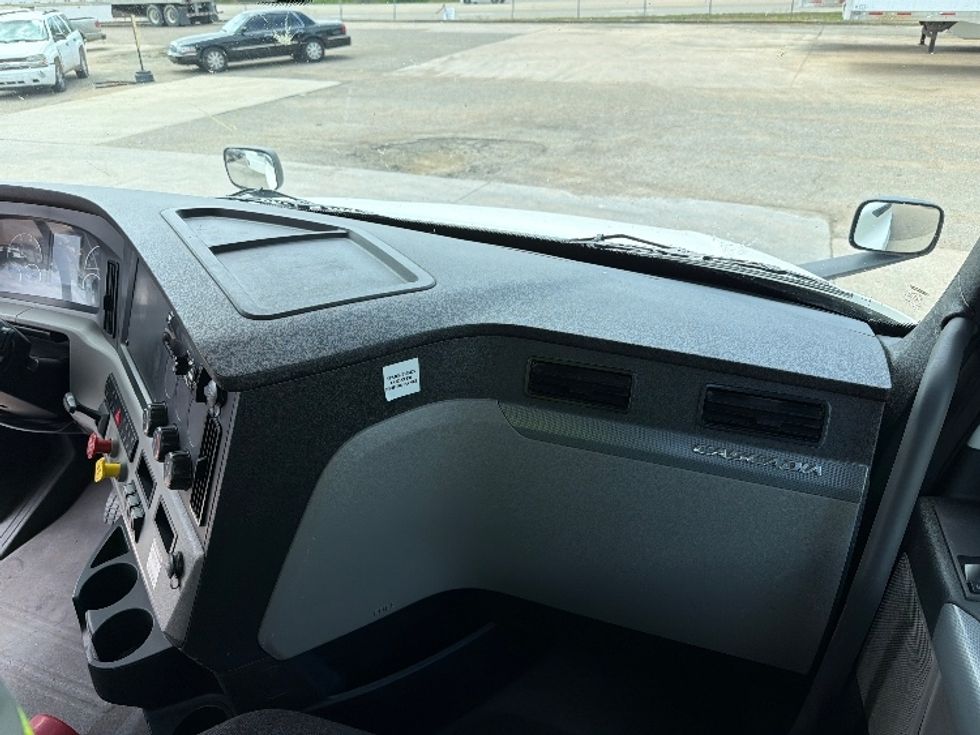 Day Cab Tractor-Heavy Duty Tractors-Freightliner-2019-T12664ST-Belden-MS-260,450\n\t\tmiles-$ 47,500 - Image 13