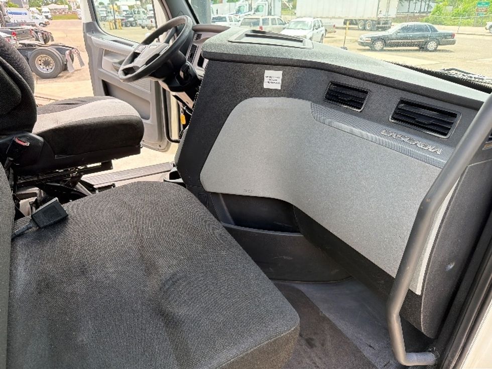 Day Cab Tractor-Heavy Duty Tractors-Freightliner-2019-T12664ST-Belden-MS-260,450\n\t\tmiles-$ 47,500 - Image 14