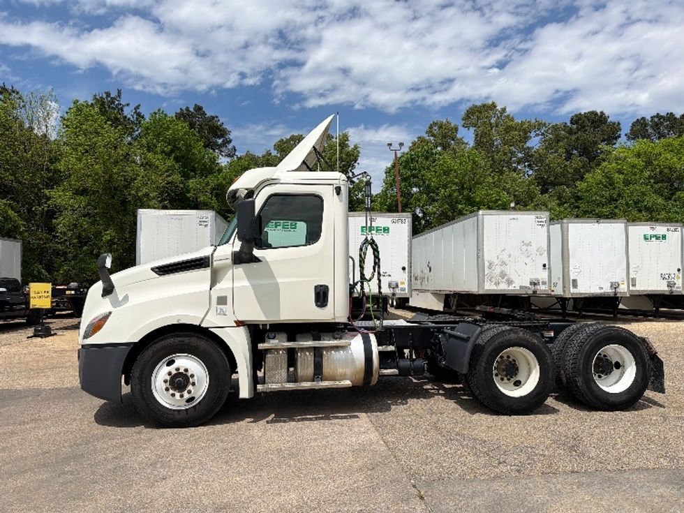 Day Cab Tractor-Heavy Duty Tractors-Freightliner-2019-T12664ST-Belden-MS-260,450\n\t\tmiles-$ 47,500 - Image 4