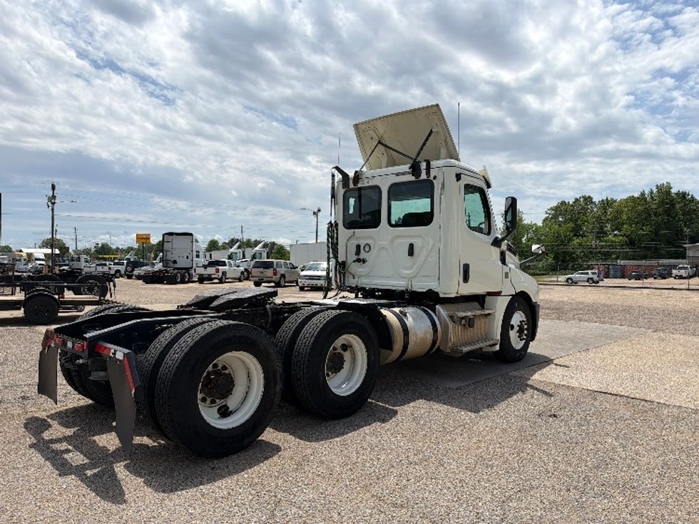 Day Cab Tractor-Heavy Duty Tractors-Freightliner-2019-T12664ST-Belden-MS-260,450\n\t\tmiles-$ 47,500 - Image 7
