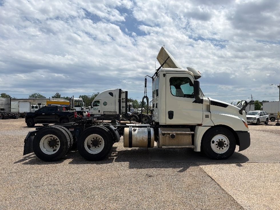 Day Cab Tractor-Heavy Duty Tractors-Freightliner-2019-T12664ST-Belden-MS-260,450\n\t\tmiles-$ 47,500 - Image 8