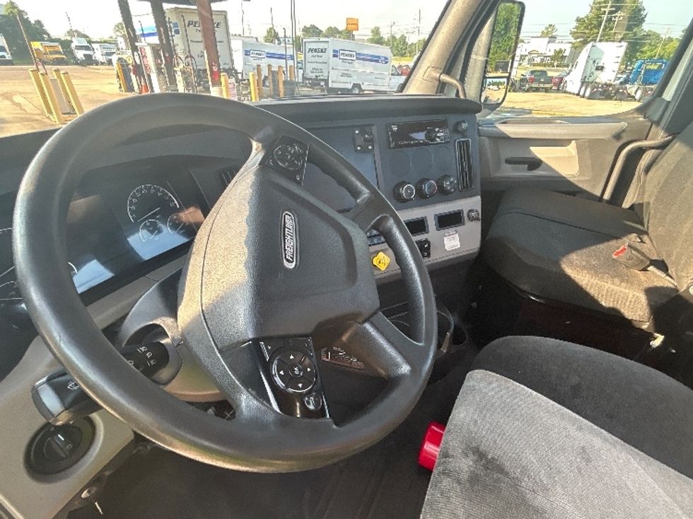 Day Cab Tractor-Heavy Duty Tractors-Freightliner-2019-T12664ST-Belden-MS-313,096\n\t\tmiles-$ 54,250 - Image 10