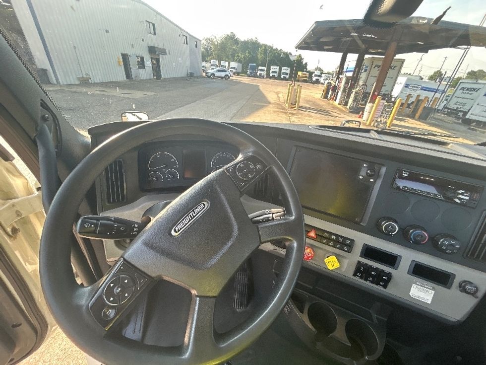 Day Cab Tractor-Heavy Duty Tractors-Freightliner-2019-T12664ST-Belden-MS-313,096\n\t\tmiles-$ 54,250 - Image 11