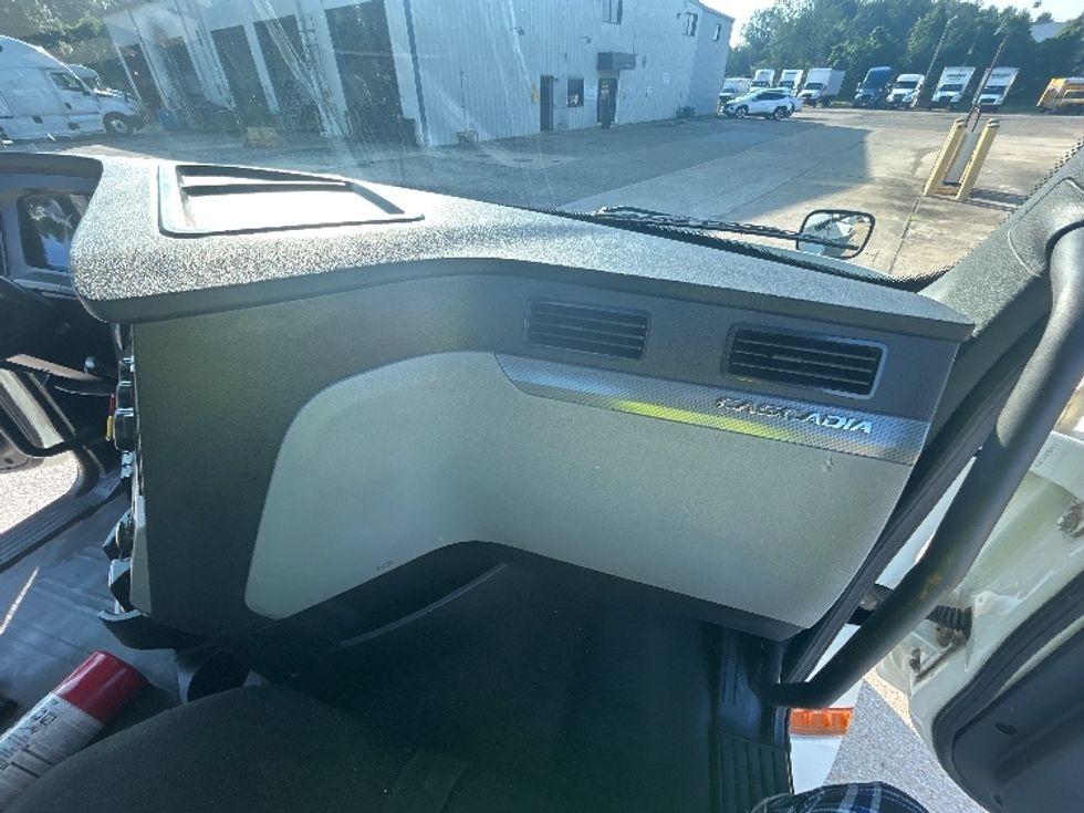 Day Cab Tractor-Heavy Duty Tractors-Freightliner-2019-T12664ST-Belden-MS-313,096\n\t\tmiles-$ 54,250 - Image 13