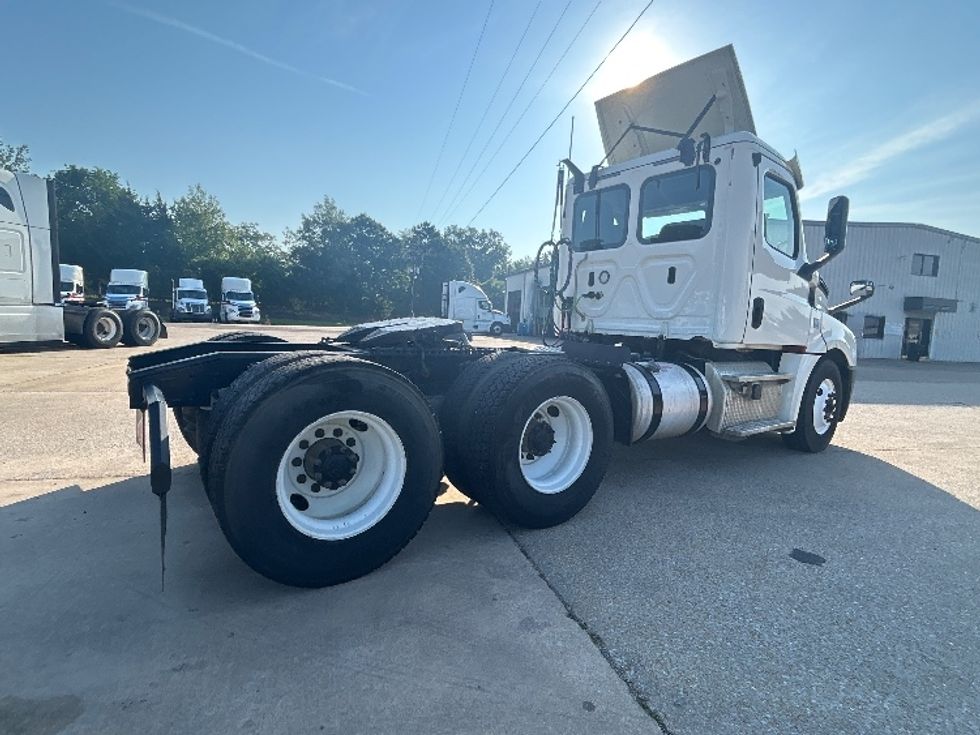 Day Cab Tractor-Heavy Duty Tractors-Freightliner-2019-T12664ST-Belden-MS-313,096\n\t\tmiles-$ 54,250 - Image 7