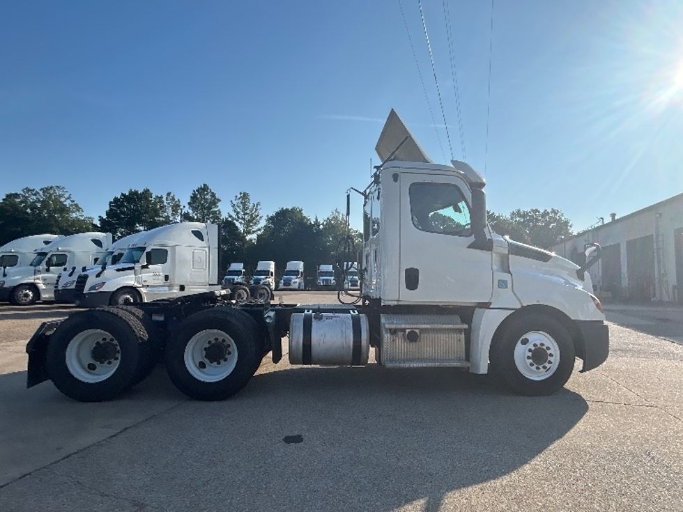 Day Cab Tractor-Heavy Duty Tractors-Freightliner-2019-T12664ST-Belden-MS-313,096\n\t\tmiles-$ 54,250 - Image 8