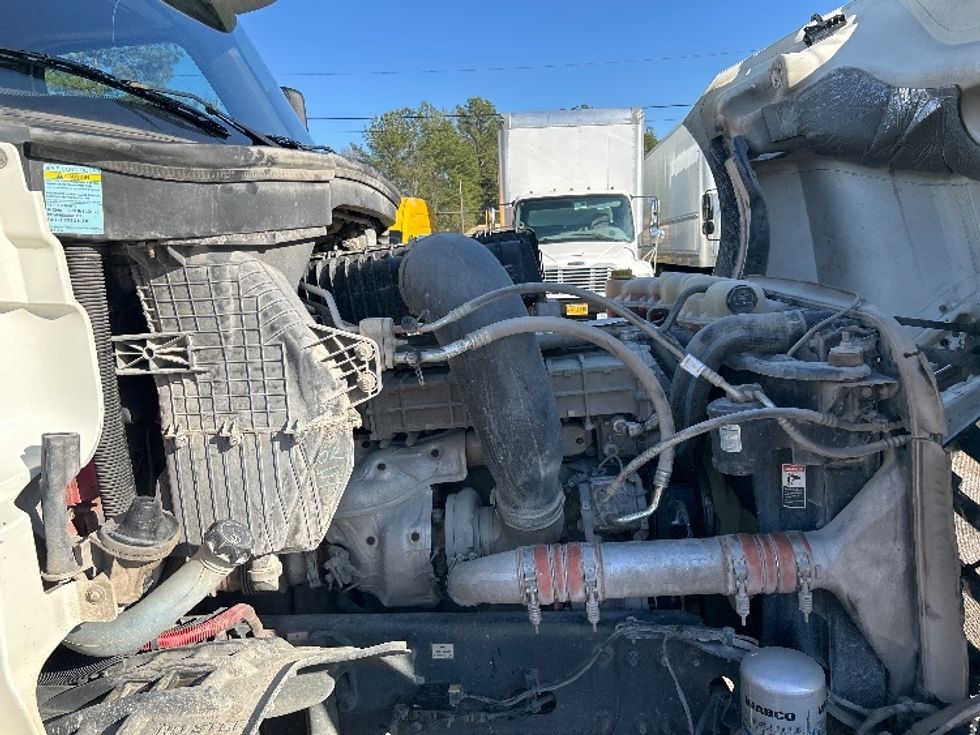 Day Cab Tractor-Heavy Duty Tractors-Freightliner-2019-T12664ST-Belden-MS-323,728\n\t\tmiles-$ 60,750 - Image 15