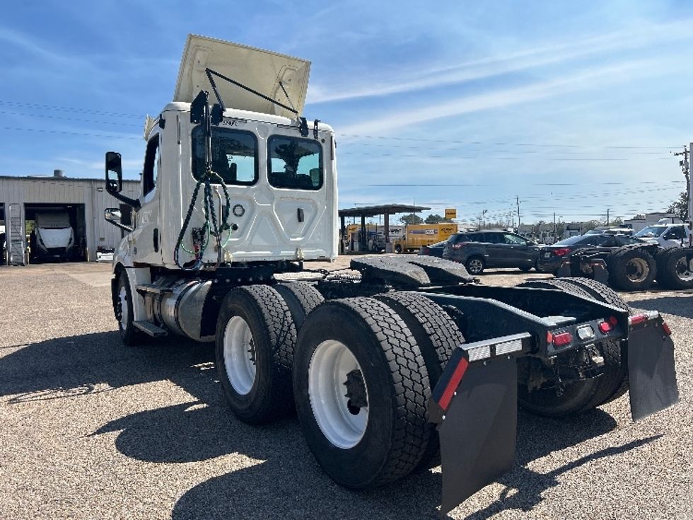 Day Cab Tractor-Heavy Duty Tractors-Freightliner-2019-T12664ST-Belden-MS-323,728\n\t\tmiles-$ 60,750 - Image 5