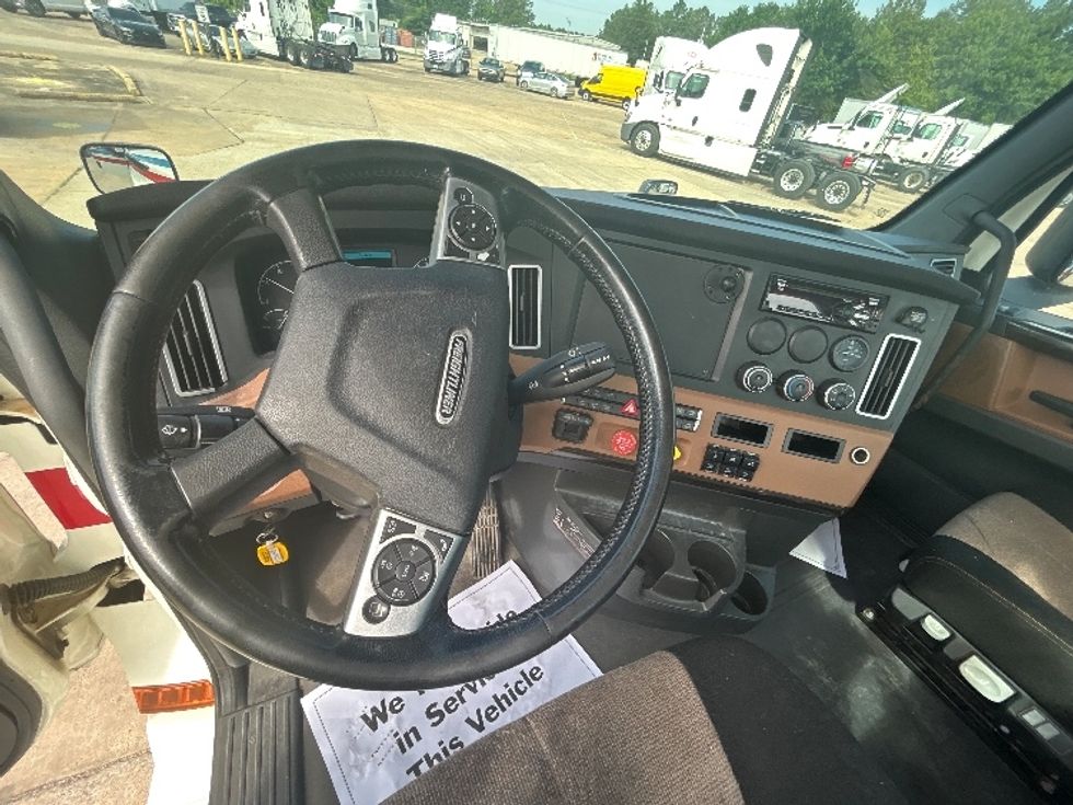 Day Cab Tractor-Heavy Duty Tractors-Freightliner-2019-T12664ST-Belden-MS-461,749\n\t\tmiles-$ 47,500 - Image 11