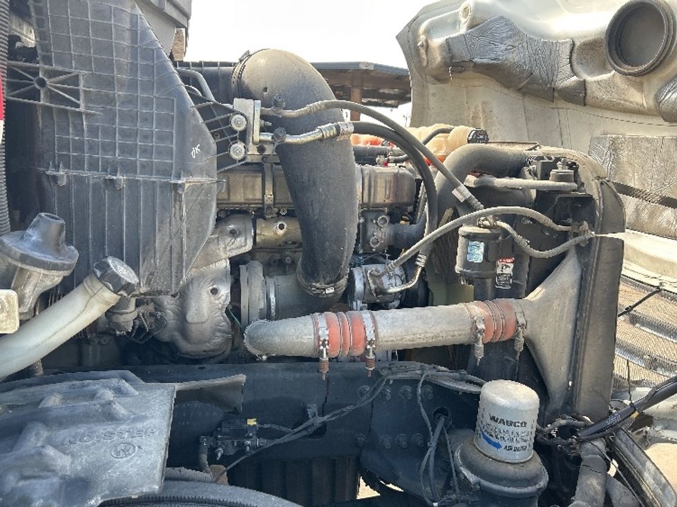 Day Cab Tractor-Heavy Duty Tractors-Freightliner-2019-T12664ST-Belden-MS-461,749\n\t\tmiles-$ 47,500 - Image 15