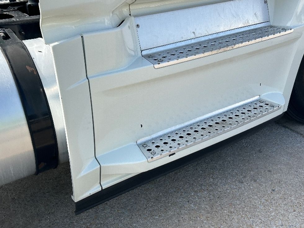 Day Cab Tractor-Heavy Duty Tractors-Freightliner-2019-T12664ST-Belden-MS-461,749\n\t\tmiles-$ 47,500 - Image 17