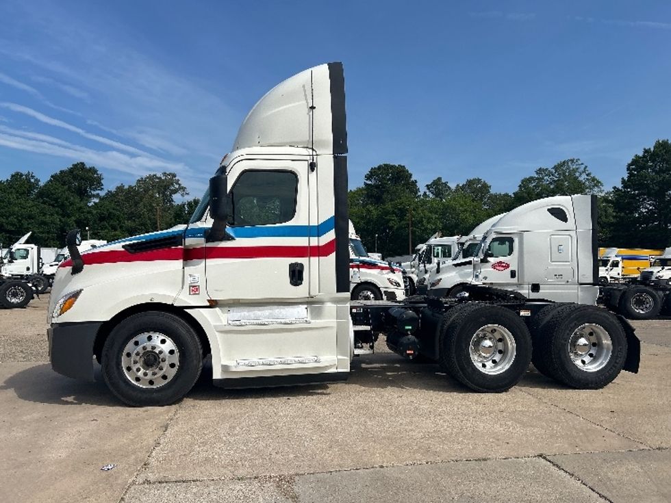 Day Cab Tractor-Heavy Duty Tractors-Freightliner-2019-T12664ST-Belden-MS-461,749\n\t\tmiles-$ 47,500 - Image 4