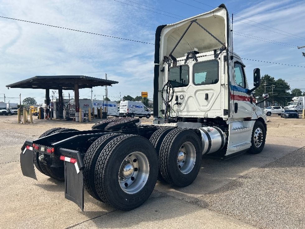 Day Cab Tractor-Heavy Duty Tractors-Freightliner-2019-T12664ST-Belden-MS-461,749\n\t\tmiles-$ 47,500 - Image 7
