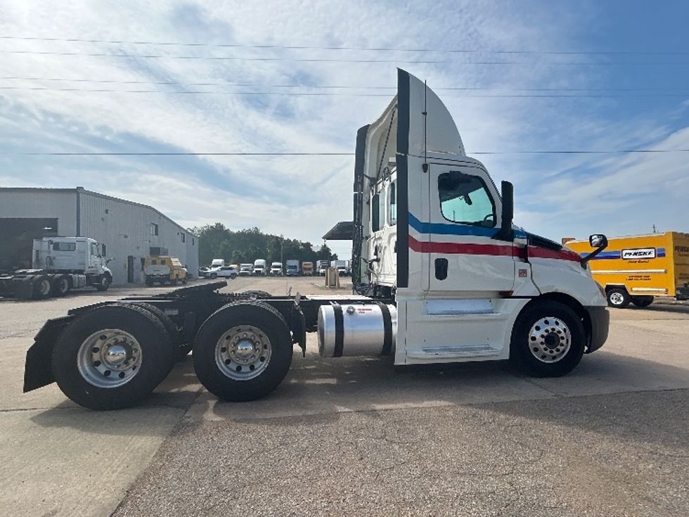 Day Cab Tractor-Heavy Duty Tractors-Freightliner-2019-T12664ST-Belden-MS-461,749\n\t\tmiles-$ 47,500 - Image 8