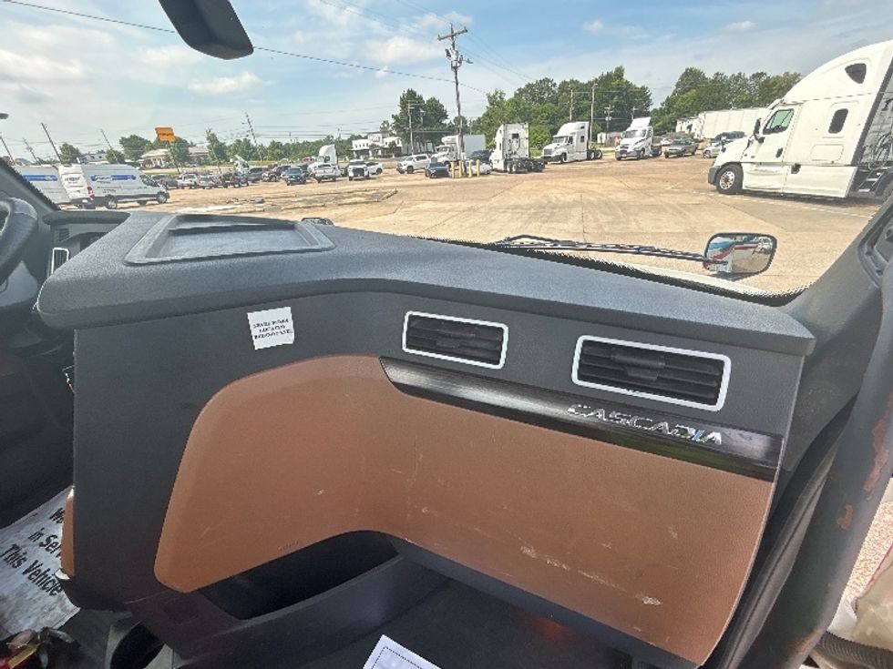 Day Cab Tractor-Heavy Duty Tractors-Freightliner-2019-T12664ST-Belden-MS-517,206\n\t\tmiles-$ 43,250 - Image 17