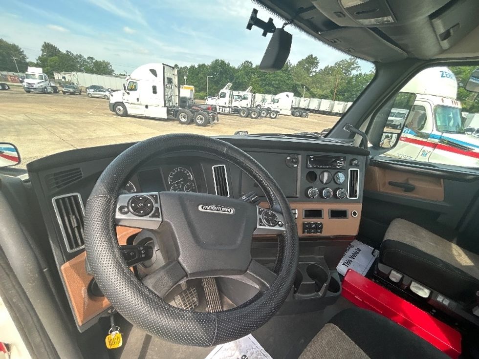 Day Cab Tractor-Heavy Duty Tractors-Freightliner-2019-T12664ST-Belden-MS-517,206\n\t\tmiles-$ 43,250 - Image 9