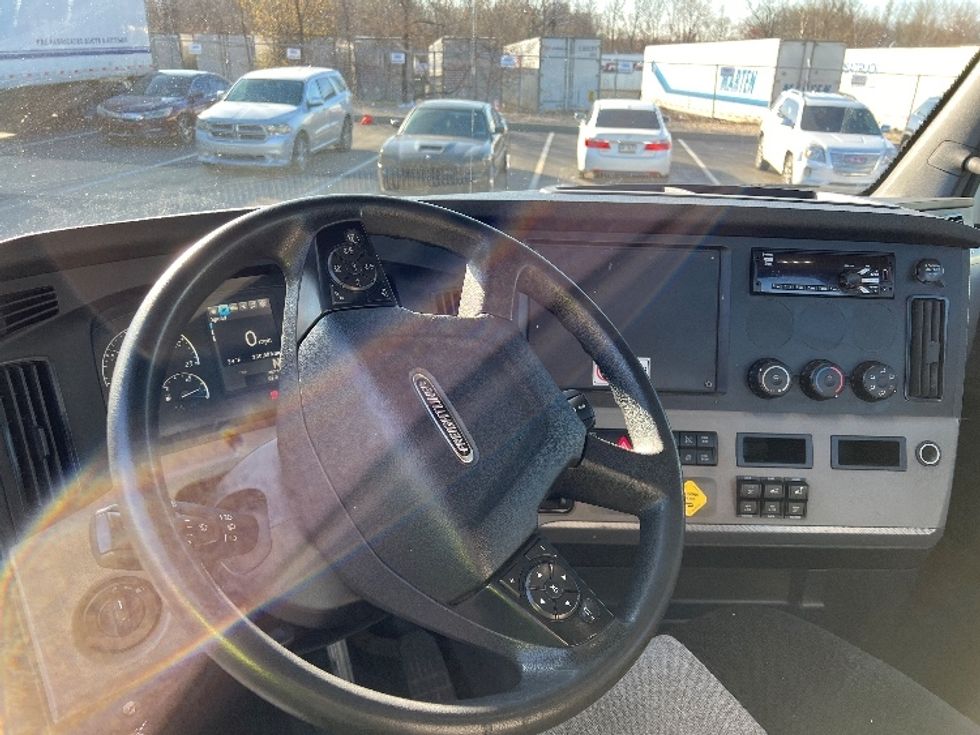 Day Cab Tractor-Heavy Duty Tractors-Freightliner-2019-T12664ST-Bensalem-PA-230,685\n\t\tmiles-$ 52,750 - Image 11