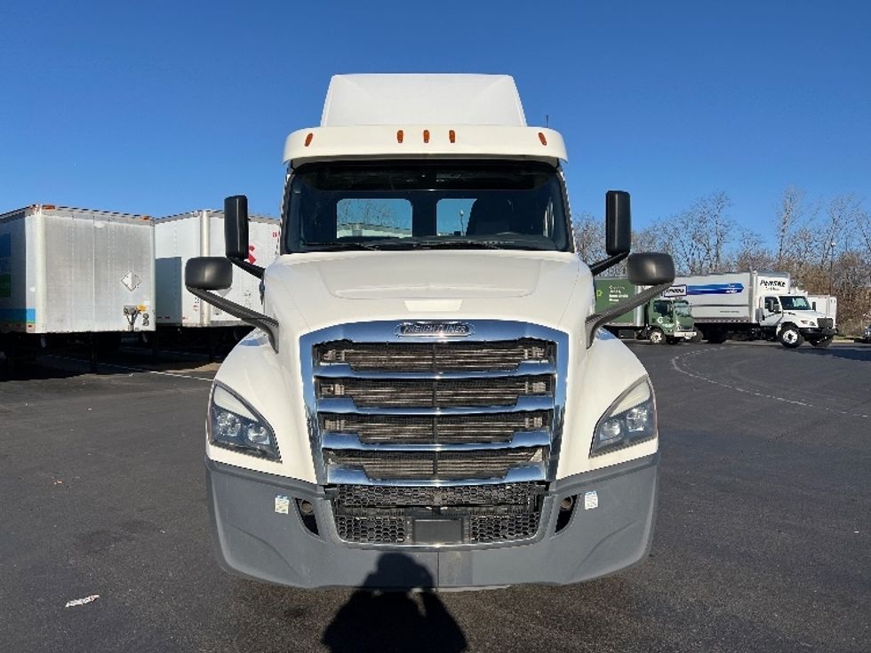 Day Cab Tractor-Heavy Duty Tractors-Freightliner-2019-T12664ST-Bensalem-PA-230,685\n\t\tmiles-$ 52,750 - Image 2