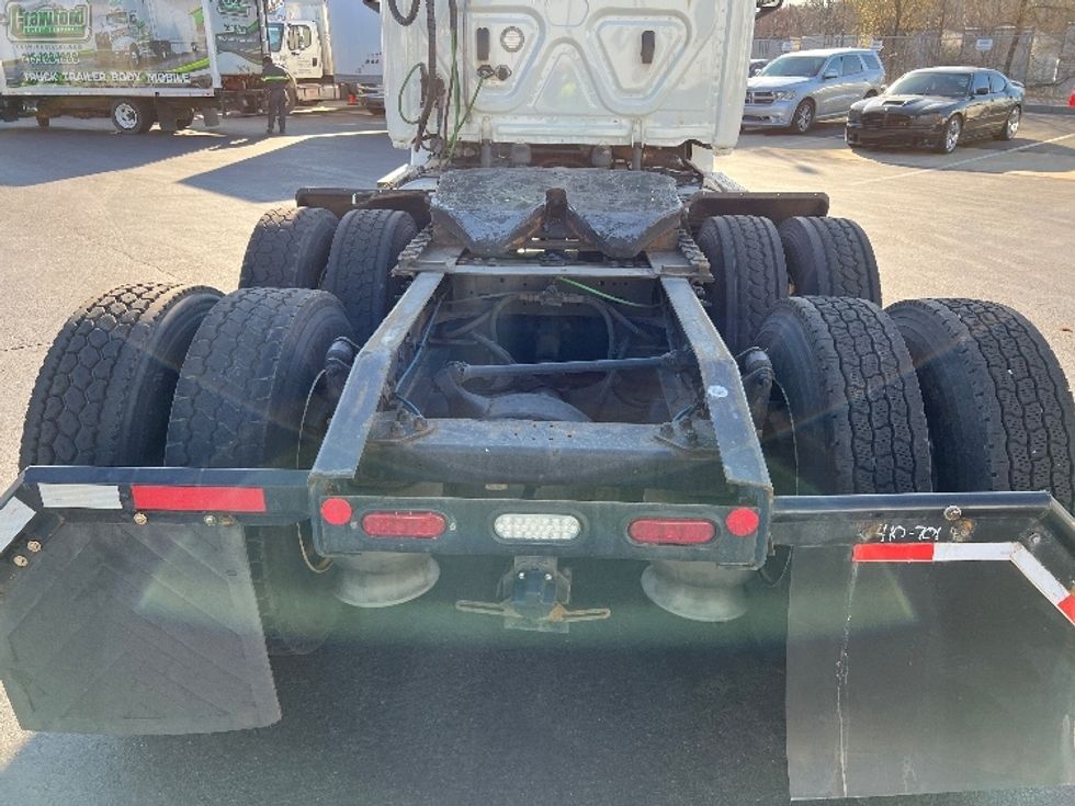 Day Cab Tractor-Heavy Duty Tractors-Freightliner-2019-T12664ST-Bensalem-PA-230,685\n\t\tmiles-$ 52,750 - Image 6