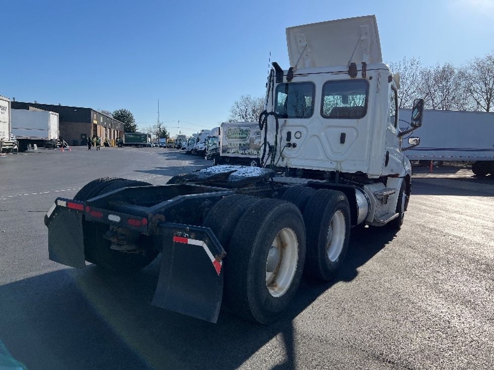 Day Cab Tractor-Heavy Duty Tractors-Freightliner-2019-T12664ST-Bensalem-PA-230,685\n\t\tmiles-$ 52,750 - Image 7