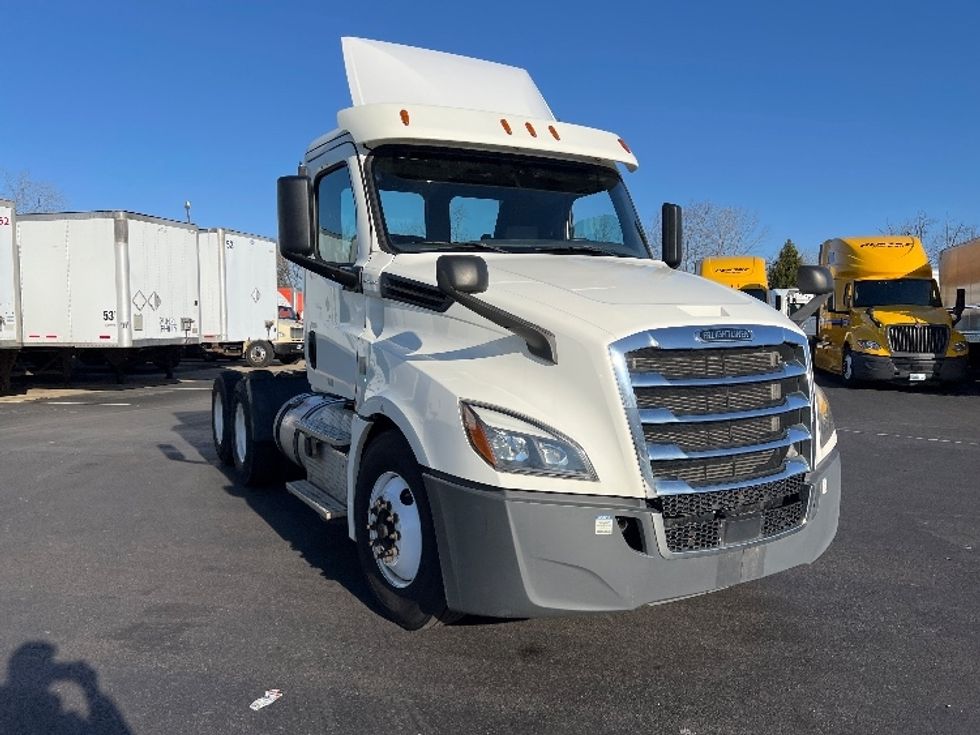 Day Cab Tractor-Heavy Duty Tractors-Freightliner-2019-T12664ST-Bensalem-PA-230,716\n\t\tmiles-$ 38,750 - Image 1