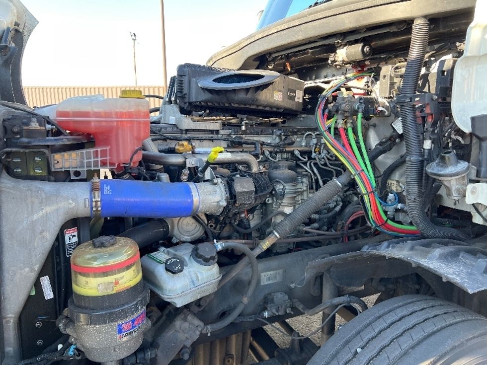 Day Cab Tractor-Heavy Duty Tractors-Freightliner-2019-T12664ST-Bensalem-PA-230,716\n\t\tmiles-$ 38,750 - Image 16