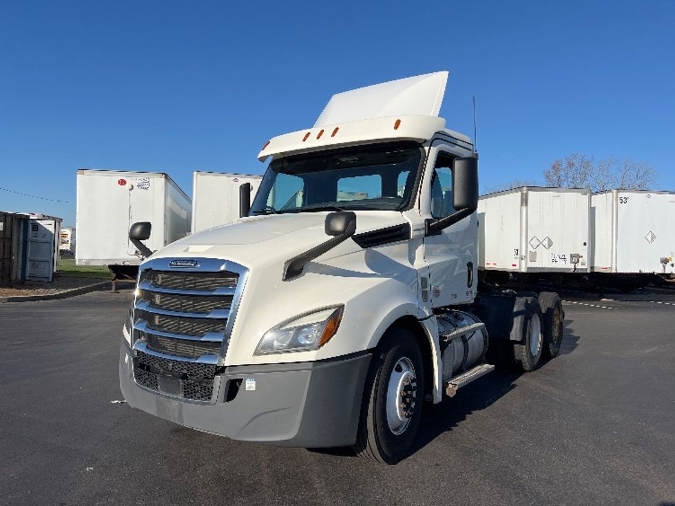 Day Cab Tractor-Heavy Duty Tractors-Freightliner-2019-T12664ST-Bensalem-PA-230,716\n\t\tmiles-$ 38,750 - Image 3