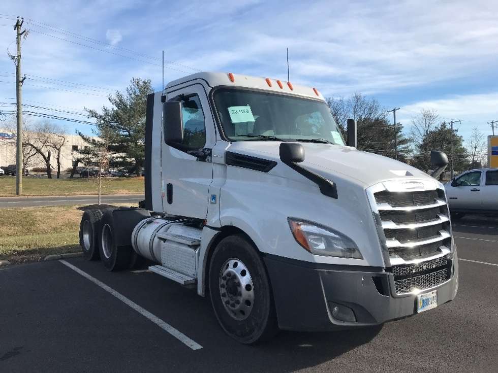 Day Cab Tractor-Heavy Duty Tractors-Freightliner-2019-T12664ST-Bensalem-PA-320,965
miles-$ 45,000