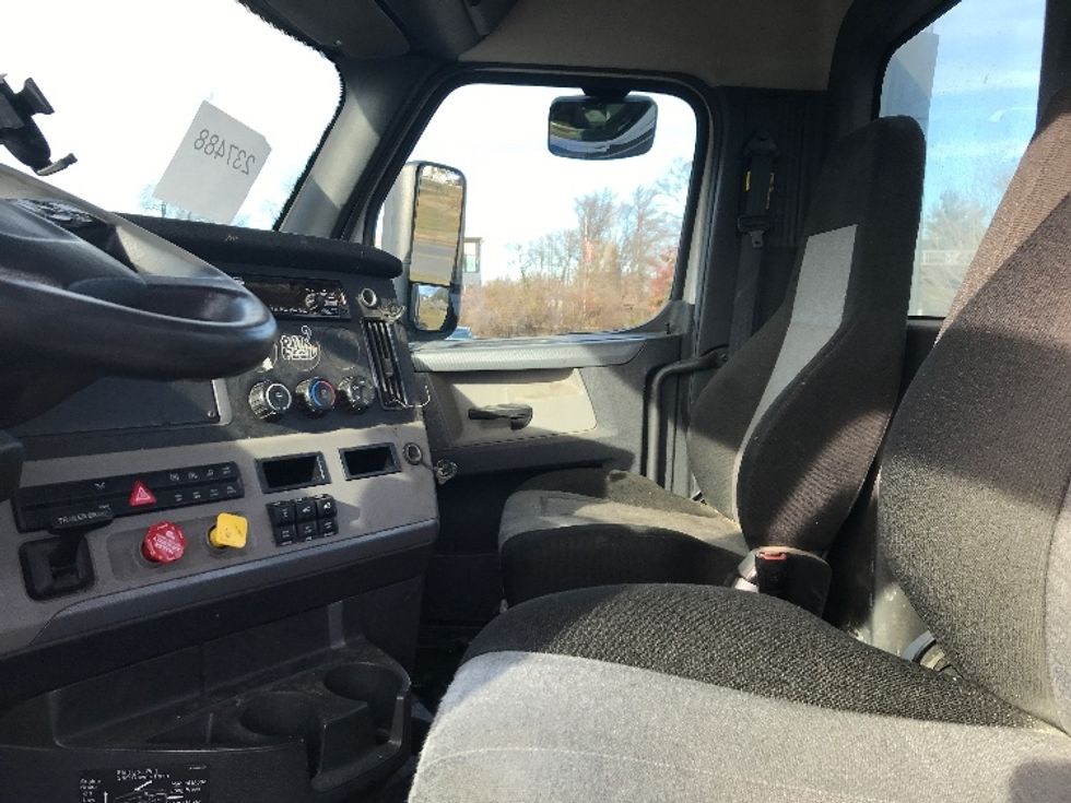 Day Cab Tractor-Heavy Duty Tractors-Freightliner-2019-T12664ST-Bensalem-PA-320,965\n\t\tmiles-$ 45,000 - Image 10