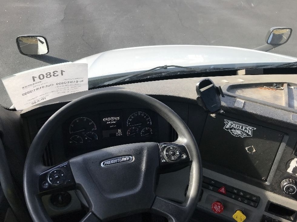 Day Cab Tractor-Heavy Duty Tractors-Freightliner-2019-T12664ST-Bensalem-PA-320,965\n\t\tmiles-$ 45,000 - Image 11