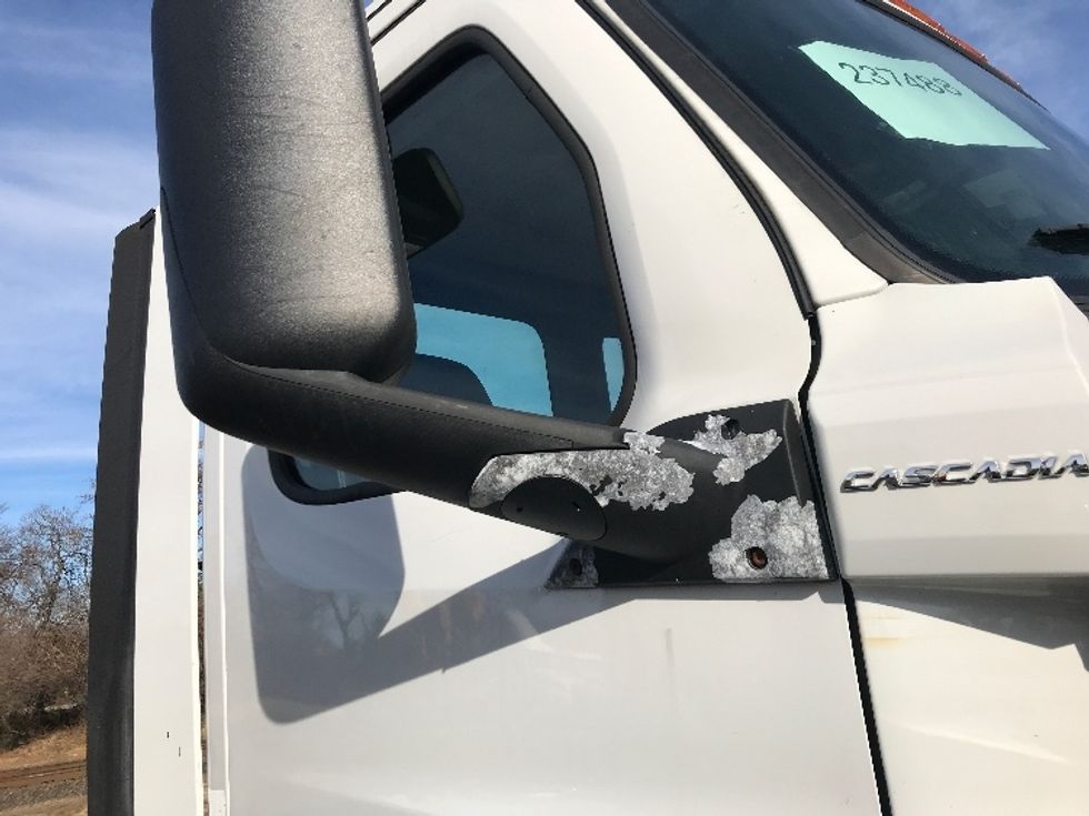 Day Cab Tractor-Heavy Duty Tractors-Freightliner-2019-T12664ST-Bensalem-PA-320,965\n\t\tmiles-$ 45,000 - Image 18