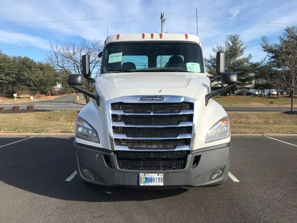 Day Cab Tractor-Heavy Duty Tractors-Freightliner-2019-T12664ST-Bensalem-PA-320,965\n\t\tmiles-$ 45,000 - Image 2